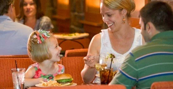How to Avoid Restaurant Dining Nightmares with Your Children